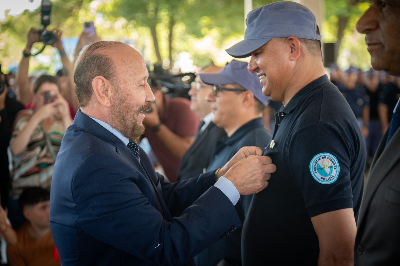 Entrega de insignias al personal recientemente promovido de la Policía de Formosa