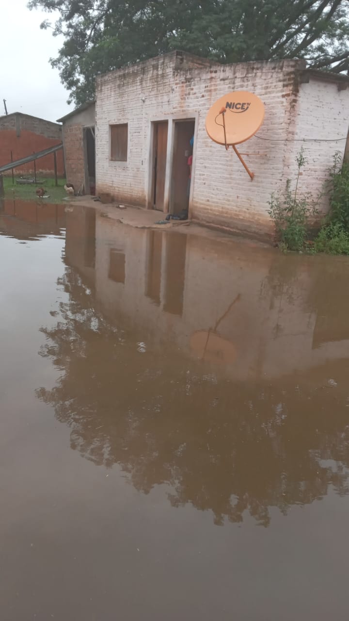 LLUVIAS CAÍDAS AFECTARON A VECINOS DE APAYEREY El agua se acumuló en sectores bajos durante la jornada de hoy