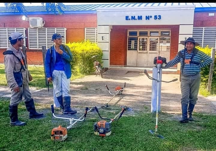 Realizaron tareas de limpieza y desmalezamiento en la EPEP N° 53 de Pirané