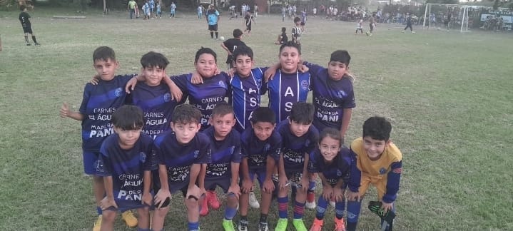 La Academia Siempre Azul, un proyecto deportivo que crece y forma a más de 130 chicos en General Belgrano