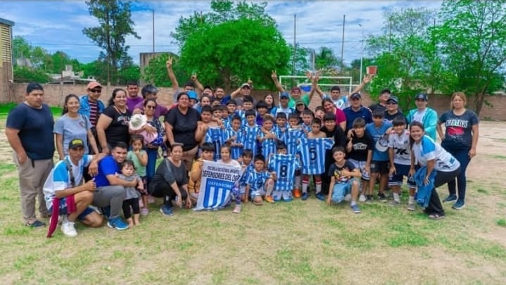 El Municipio de Ingeniero Juárez acompaña a jóvenes futbolistas al Mundialito de Salta