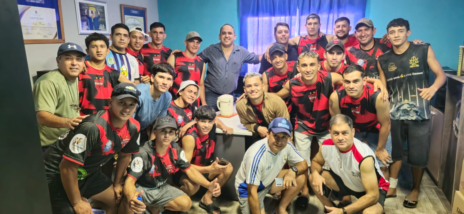 La Selección de Belgrano partió rumbo a Ingeniero Juárez con el sueño de llegar a la final