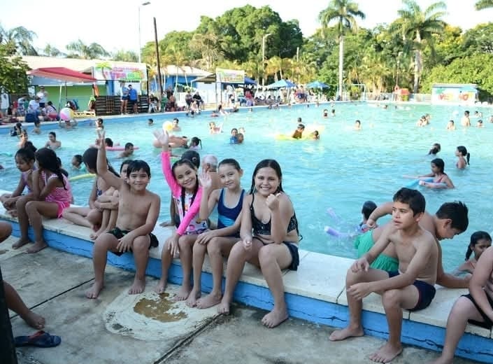 El Verano se vive en Laguna Blanca: multitudinaria jornada recreativa en el Polideportivo Evita