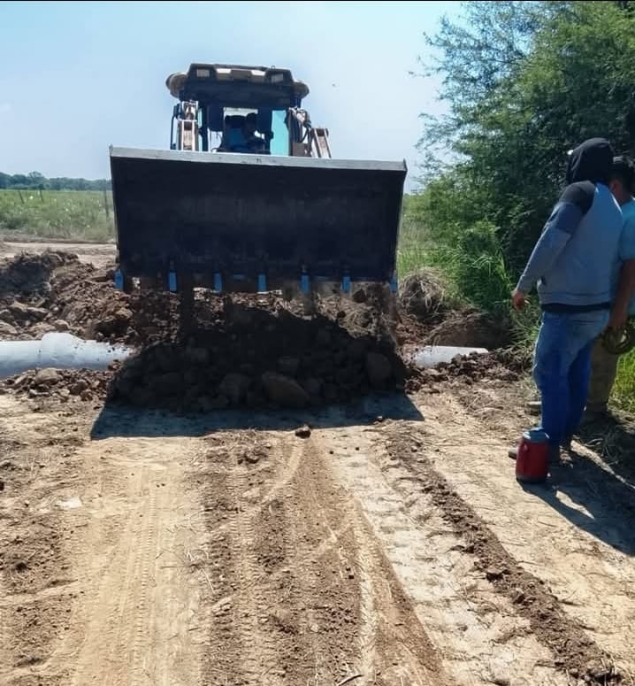 La Municipalidad de Misión Tacaaglé avanza con el mantenimiento de caminos vecinales en las colonias