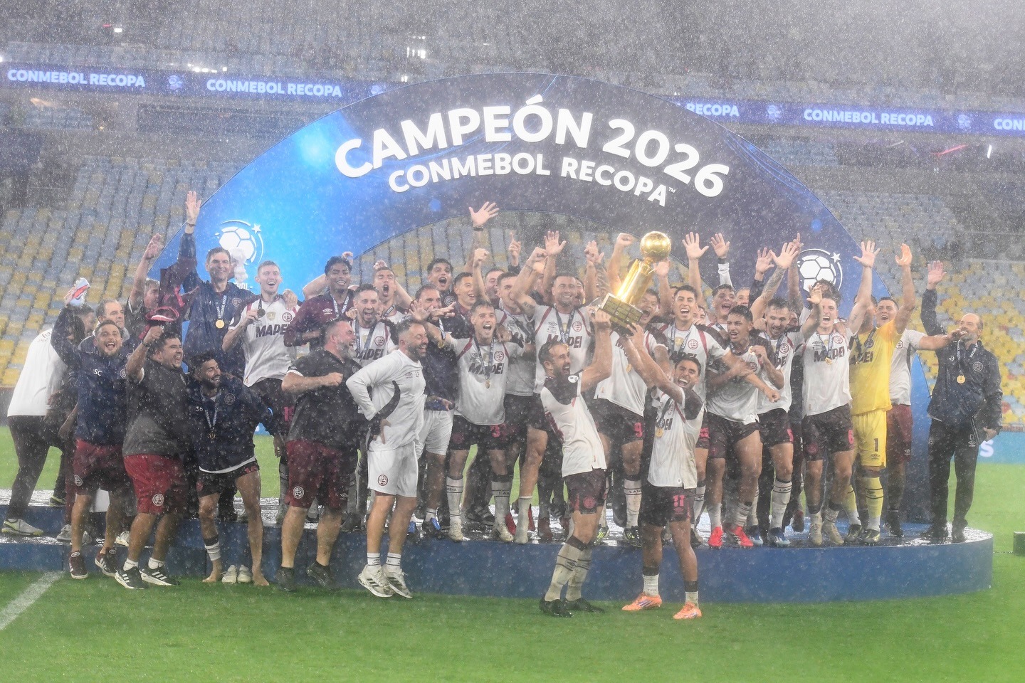 Canale tocó el cielo en el Maracaná y Lanús es campeón de la Recopa Sudamericana