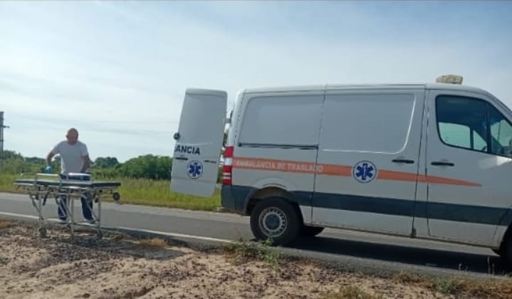 EL ESPINILLO :Joven motociclista chocó contra un caballo suelto y fue trasladado al hospital