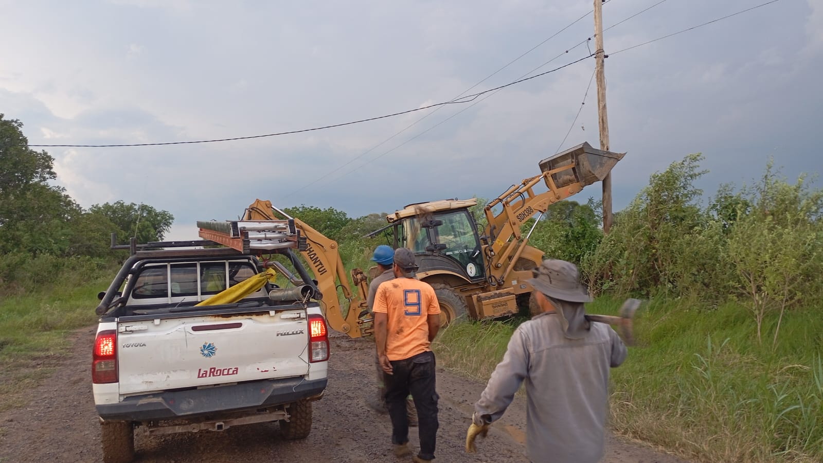 Intensos vientos derribaron postes de luz en la colonia aborigen de Misión Tacaaglé  Copete: