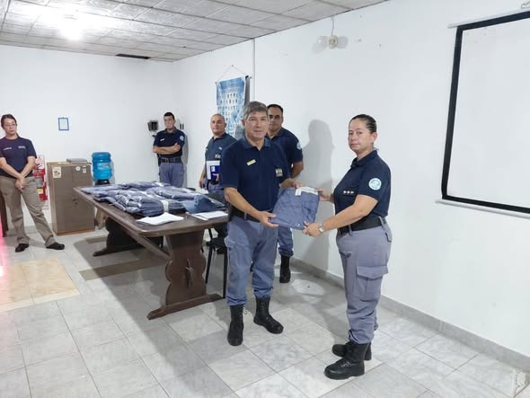 Clorinda: entregaron nuevos uniformes al personal de la Unidad Regional Tres