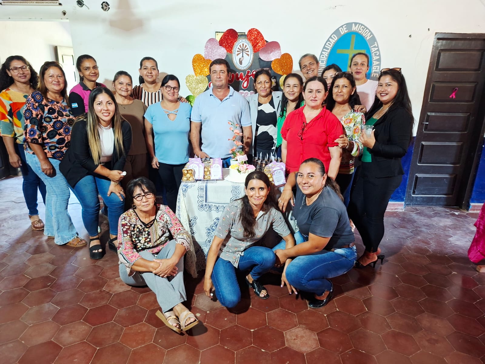 Misión Tacaaglé: el intendente José Ravano homenajeó a las mujeres que trabajan en la municipalidad con un brindis y entrega de obsequios