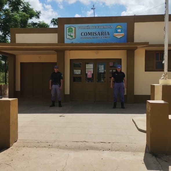 Detienen a un joven por amenazar con un revólver y embestir con su moto a un policía en Estanislao del Campo