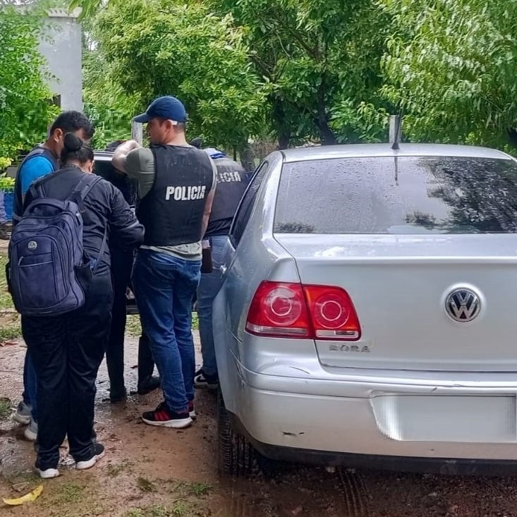 Violento raid en el interior: detienen a un hombre armado tras causar destrozos en Laguna Blanca y Riacho He Hé