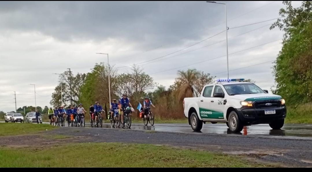 EL ESPINILLO RECIBIÓ A LOS CICLOPEREGRINOS CON FE Y EMOCIÓN