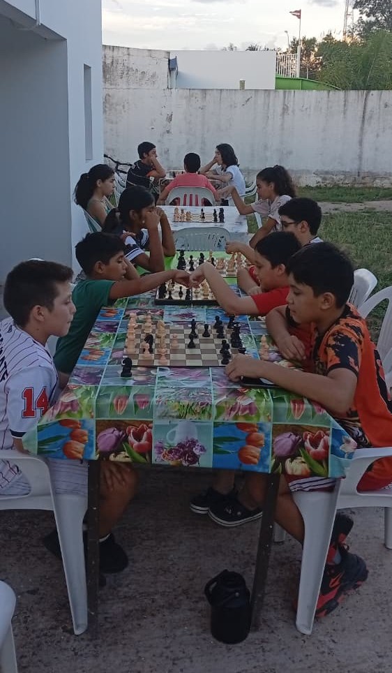 Pozo del Tigre impulsa el ajedrez: la escuela “Caballo Coronado” inició sus clases