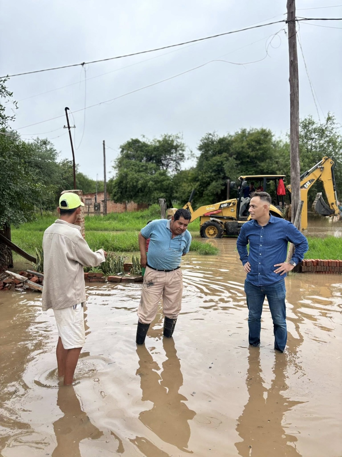 Intenso operativo municipal tras las lluvias: el intendente Julián Bordón encabeza la asistencia a familias afectadas