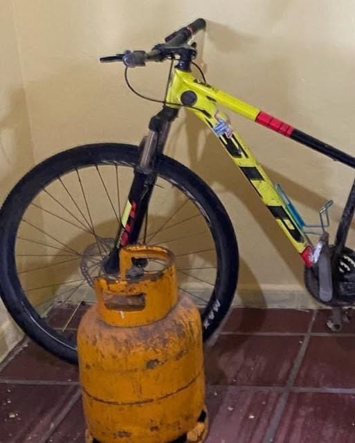 Detuvieron a un hombre con múltiples causas y recuperaron bienes robados