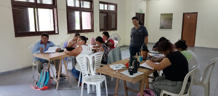Comenzaron las clases de terminalidad educativa y talleres comunitarios en Colonia Apayerey
