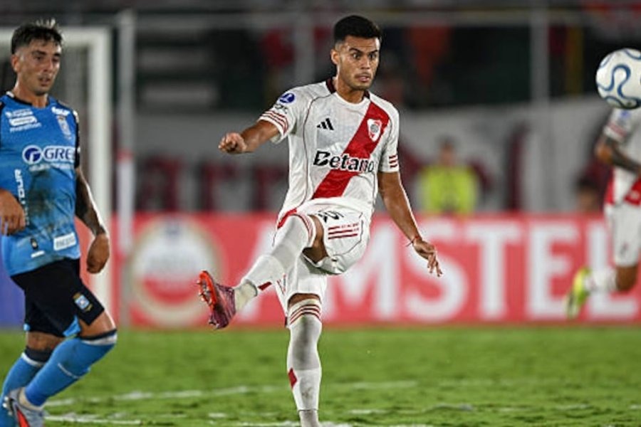 Debut caliente fuera de la cancha: quejas masivas por la transmisión restringida del partido de River