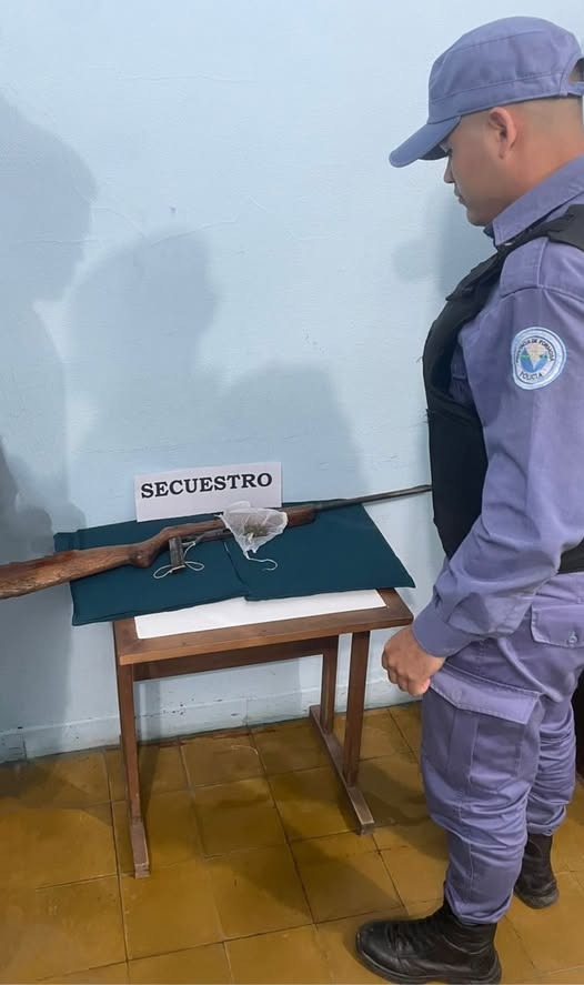 Allanamiento en Herradura: secuestran marihuana y un arma en una causa por amenazas