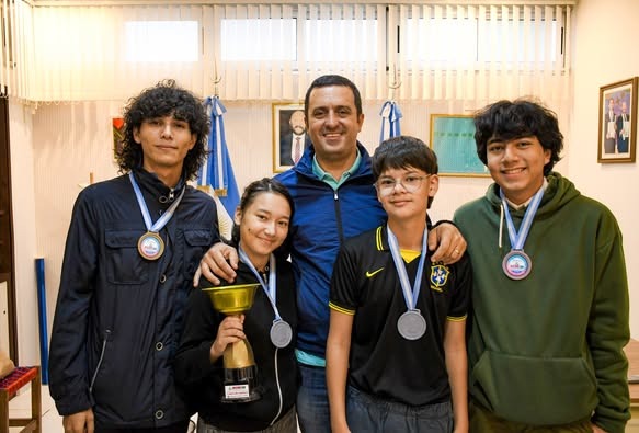 El vicegobernador Eber Solís recibió a jóvenes ajedrecistas formoseños destacados a nivel nacional