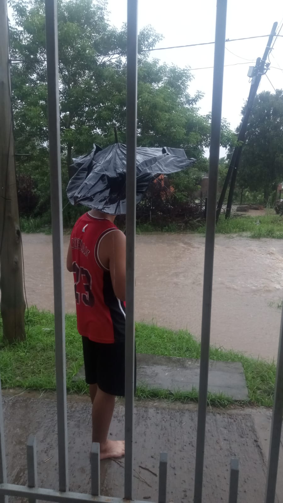 El Espinillo: las lluvias persistentes agravan la situación en barrios y colonias