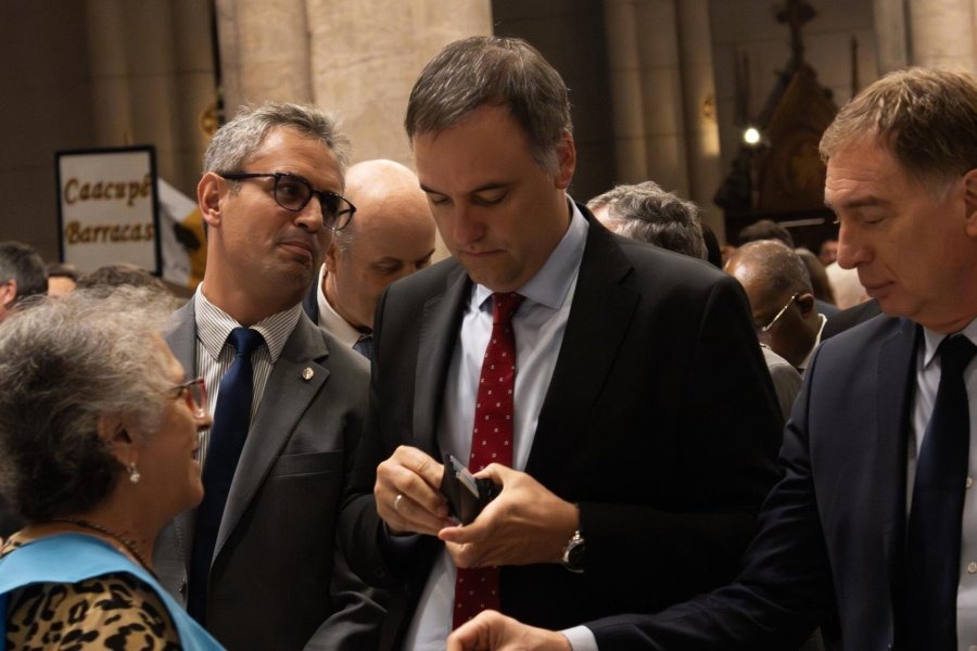 Adorni pagó 9 mil dólares en efectivo por sus vacaciones de lujo en la isla de Aruba