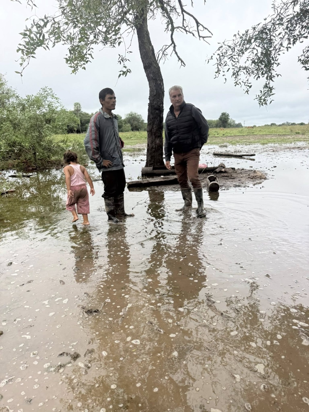 Villa General Güemes: el concejal Roberto Enrique Farana refuerza el acompañamiento a vecinos afectados por el clima