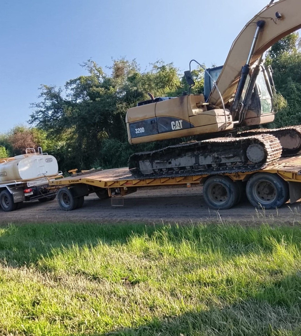 Refuerzan trabajos de limpieza de canales en Misión Tacaaglé con apoyo provincial