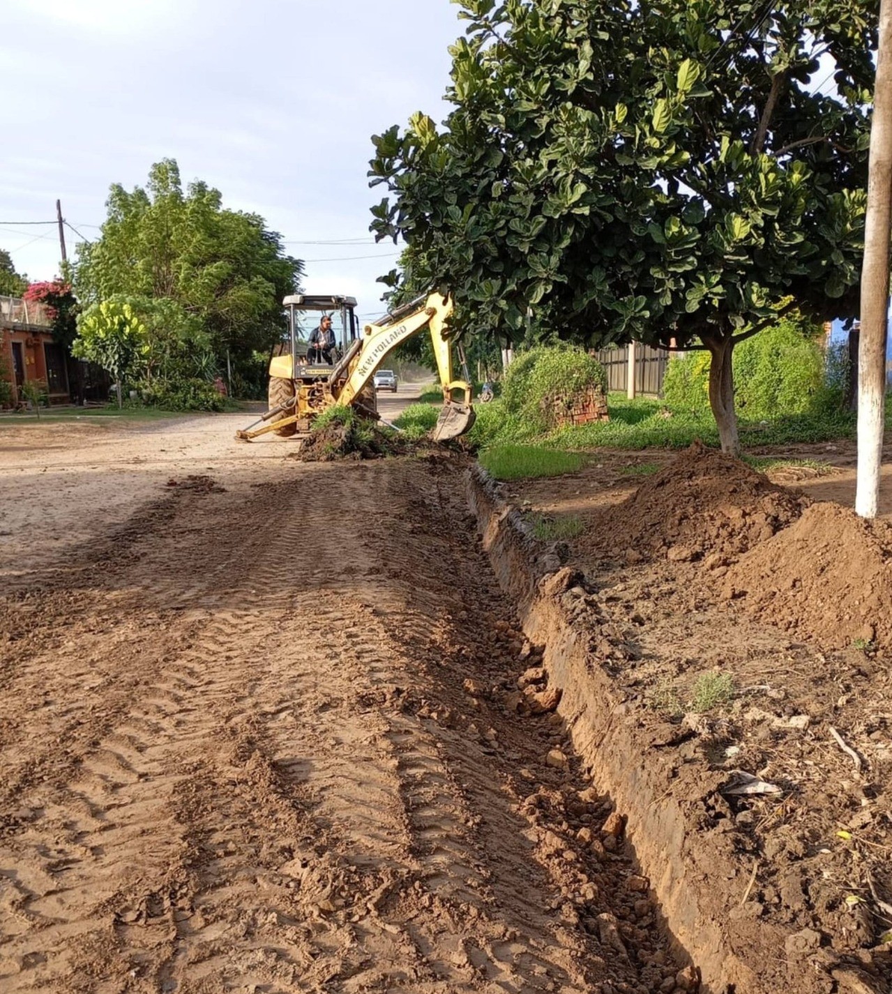 Avanzan los trabajos de perfilado y cuneteo en el barrio Independencia de Misión Tacaaglé