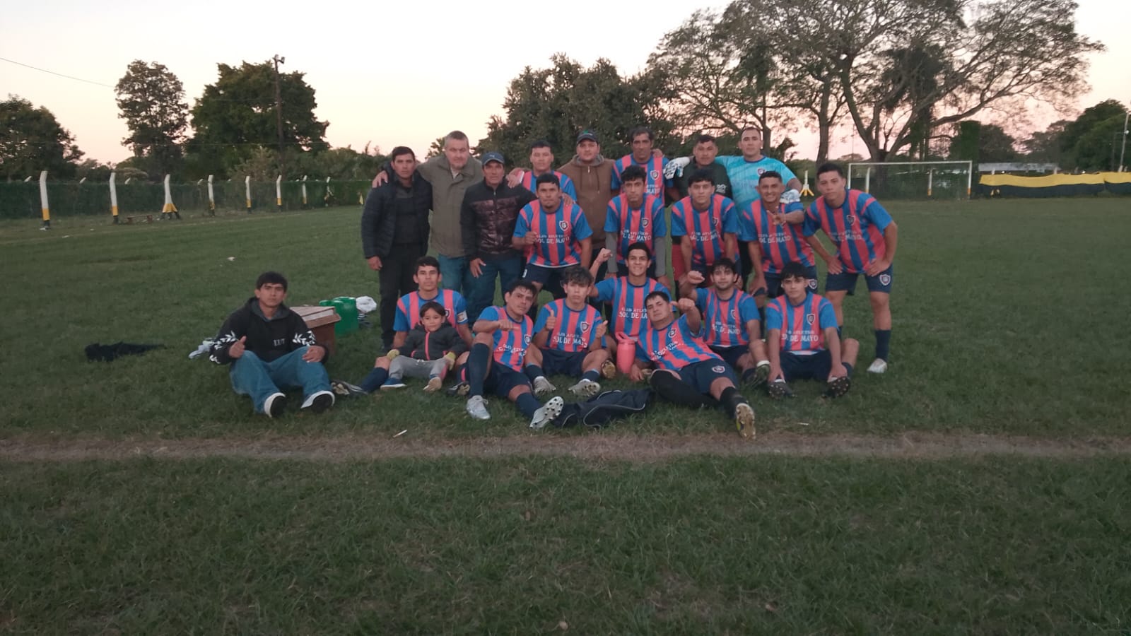 PRIMERA DIVISIÓN : LIGA LAGUNA BLANCA DE FÚTBOL  Sol de Mayo suma y se afirma en su regreso a Primera