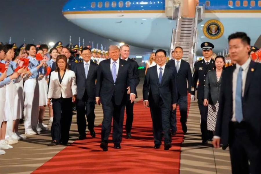Donald Trump llegó a China para reunirse con Xi Jinping en una cumbre clave por comercio, seguridad y geopolítica