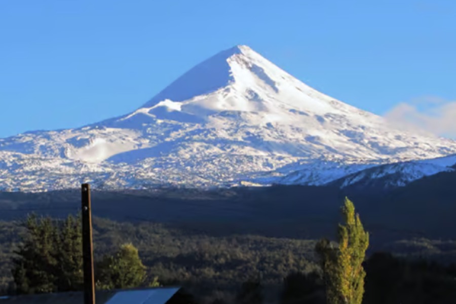 Una mujer celebró su cumpleaños escalando un volcán y murió de manera brutal