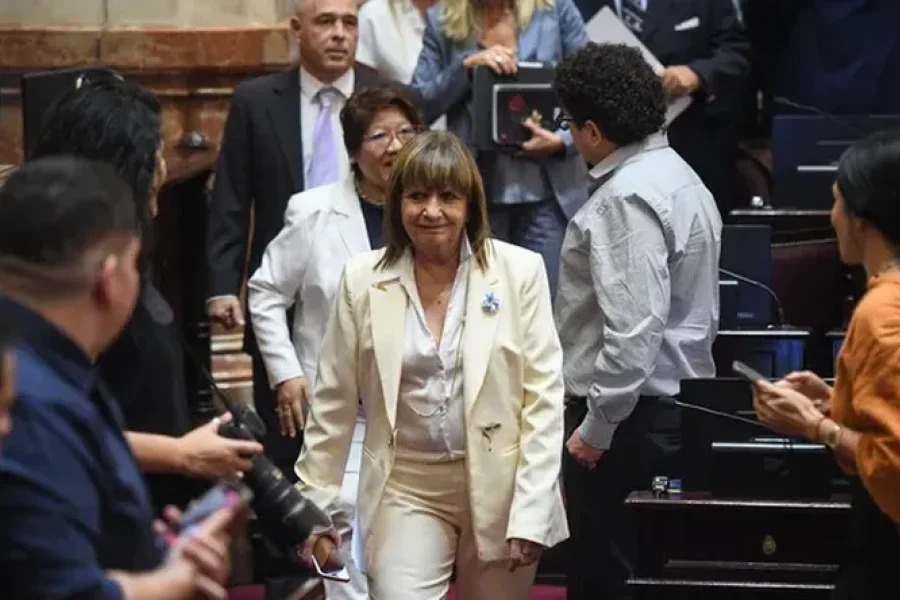 Bullrich presentó su declaración jurada y crece la presión sobre Adorni