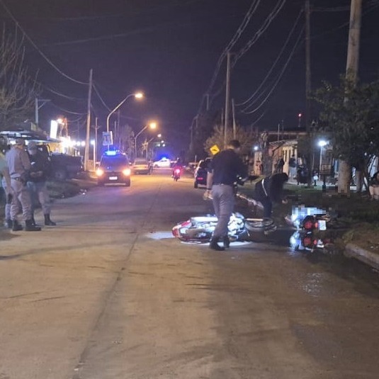 Cuatro personas resultaron heridas tras una colisión entre motocicletas en el barrio Juan Domingo Perón