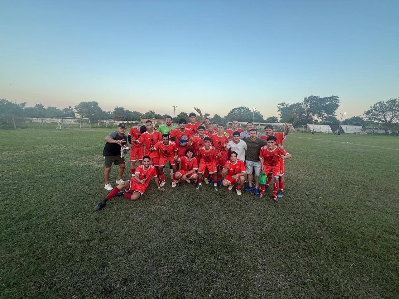 Laguna Blanca :PRIMERA DIVISIÓN "B": 6 DE ENERO VOLVIÓ AL TRIUNFO Y MANTIENE SUS ASPIRACIONES