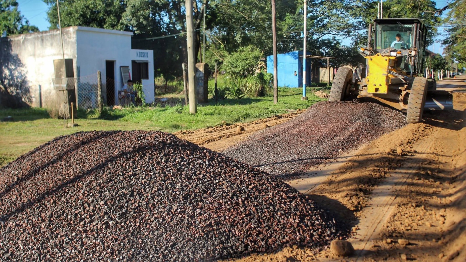 REFACCIÓN Y ENRIPIADO EN RIACHO HE HÉ: MÁS OBRAS PARA MEJORAR LA CALIDAD DE VIDA DE LOS VECINOS
