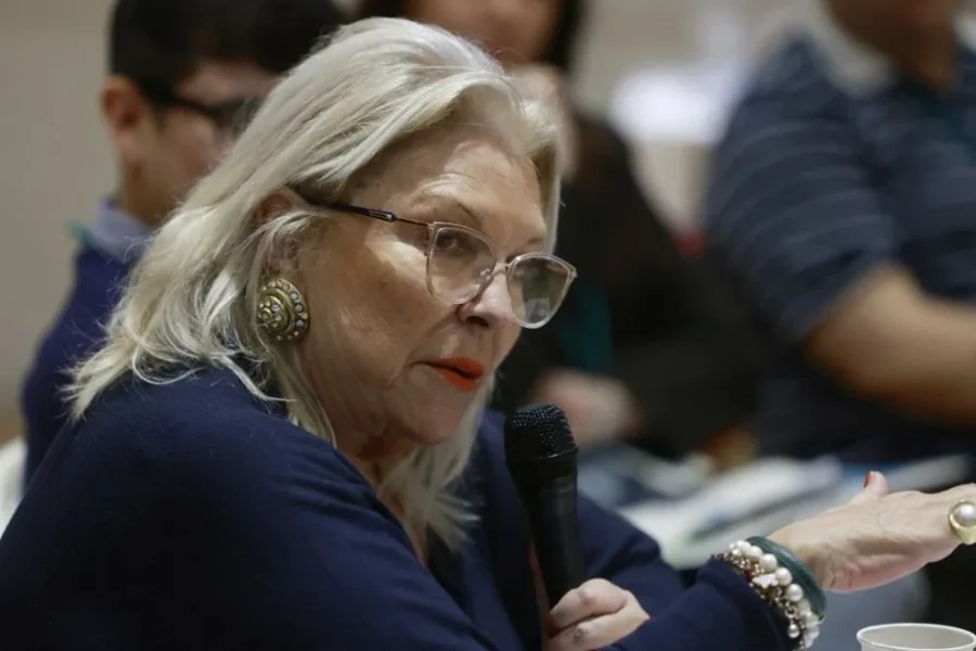 Por el escándalo de Adorni, Carrió tildó al gobierno de Milei de "corrupto"