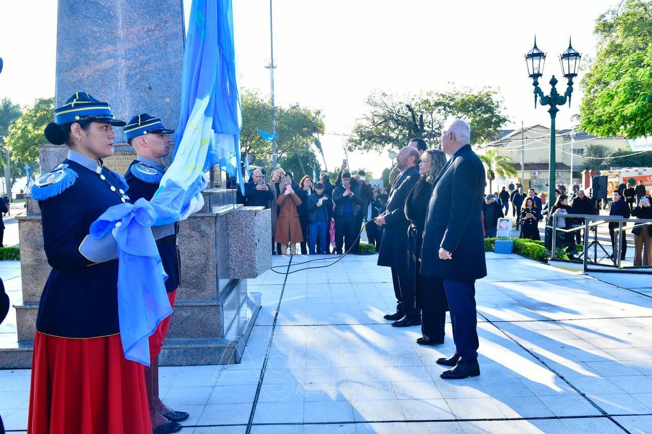 El gobernador Insfrán presidió el acto por el Día de la Bandera en el 206° aniversario del paso a la inmortalidad de Belgrano
