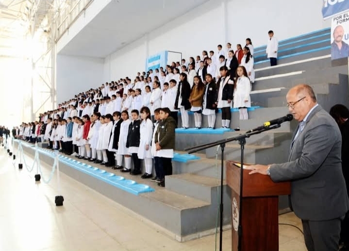 Emotivo acto por el Día de la Bandera en Laguna Blanca: alumnos de cuarto grado realizaron la Promesa de Lealtad