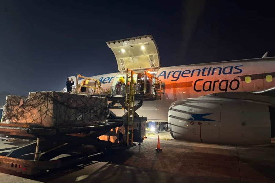 Despegaron aviones con ayuda humanitaria rumbo a Venezuela tras la tragedia