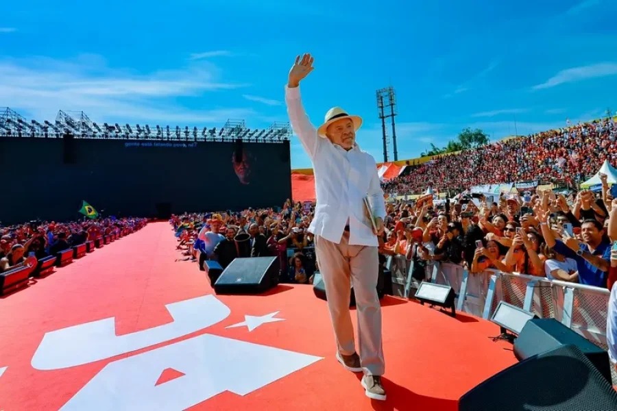 Lula lanzó su campaña en Brasil y endureció su discurso: “Quiero estar preparado para la paz, no para la guerra”