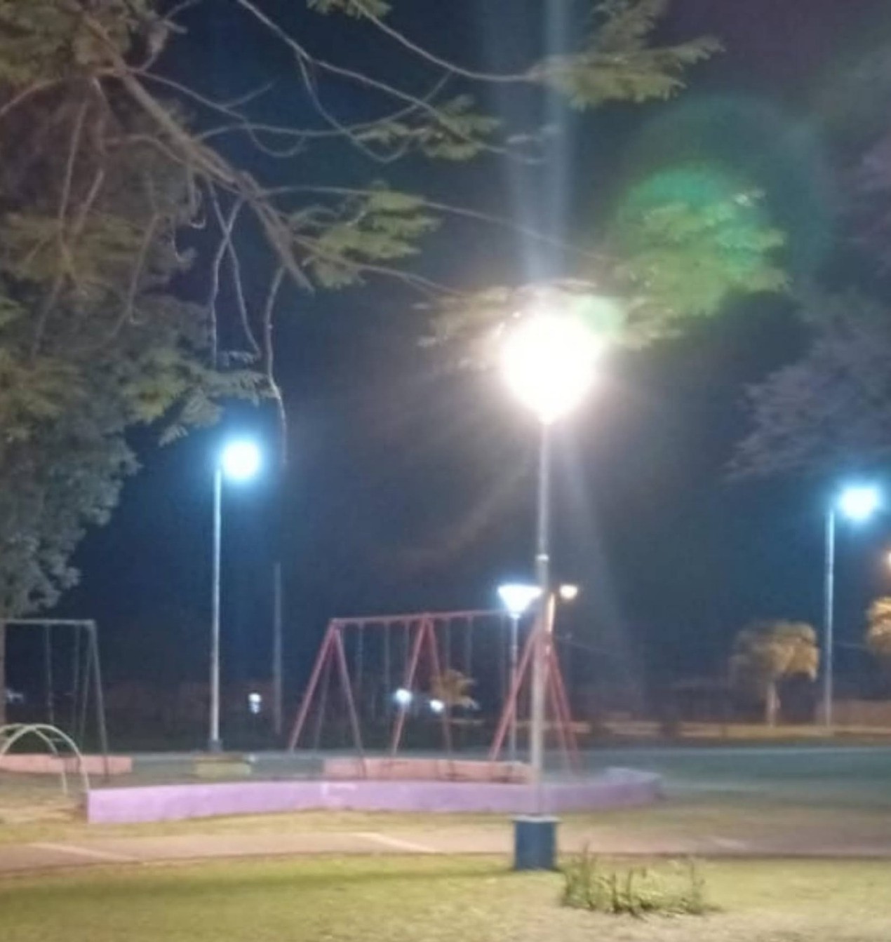 Misión Tacaaglé avanza con la renovación del alumbrado en la Plaza General Martín Miguel de Güemes