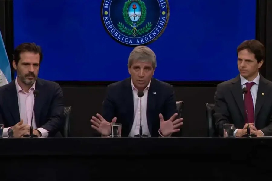 Luis Caputo anunció que se usarán fondos de ANSES para impulsar créditos hipotecarios
