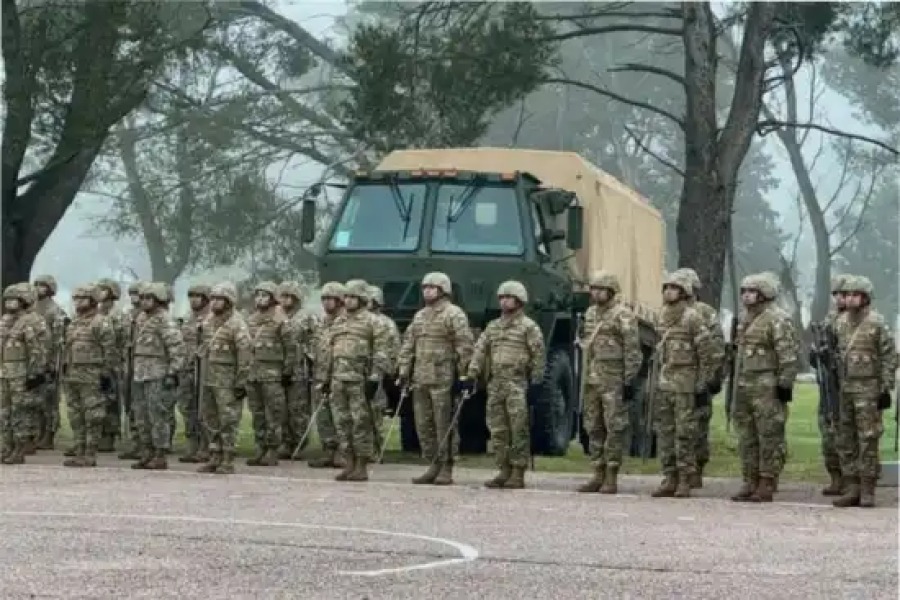 El Gobierno prepara una suba salarial para militares y fuerzas de seguridad