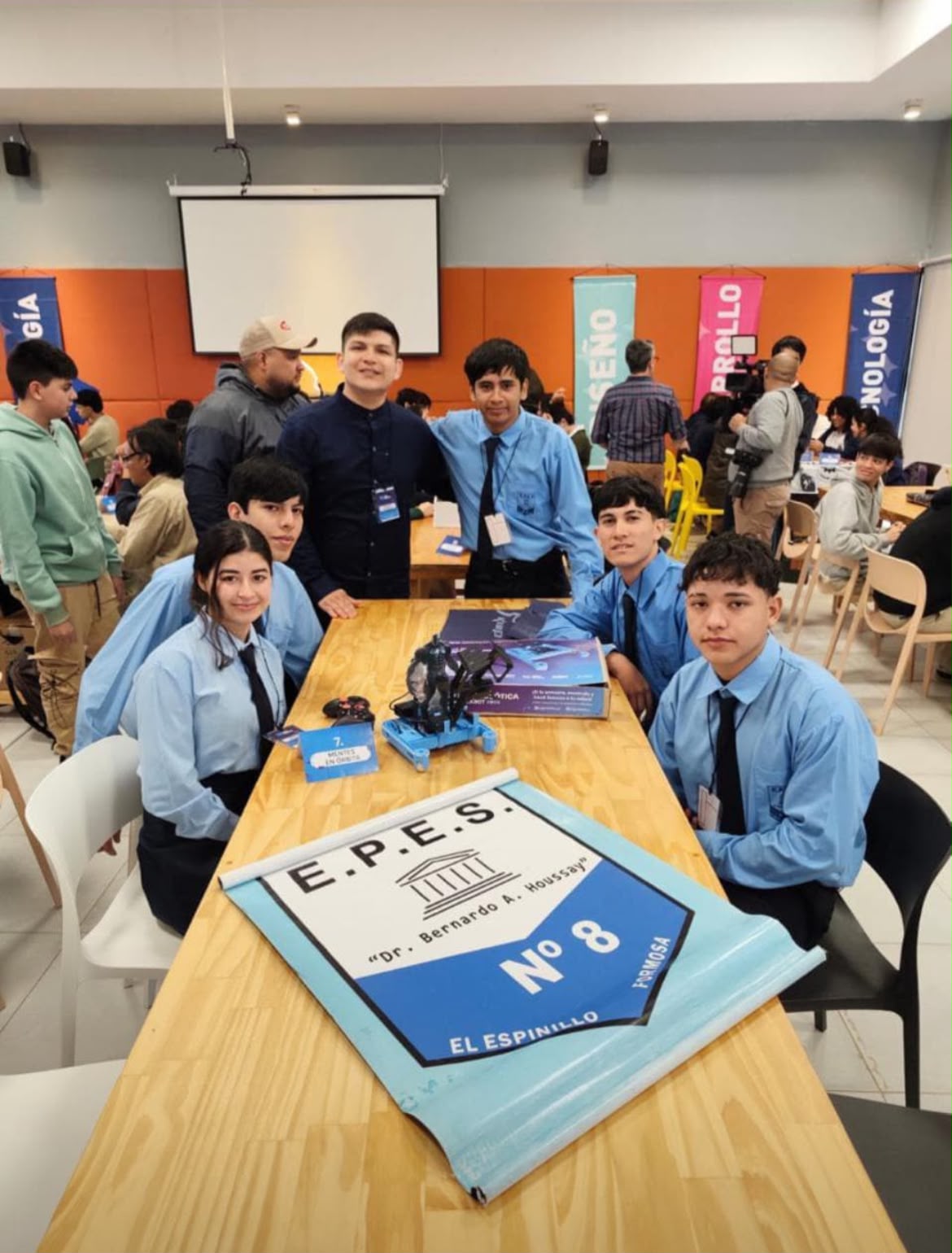 ORGULLO DE EL ESPINILLO: ALUMNOS DE LA EPES N.º 8 VIAJARON A FORMOSA PARA PARTICIPAR DE LA COPA ROBÓTICA