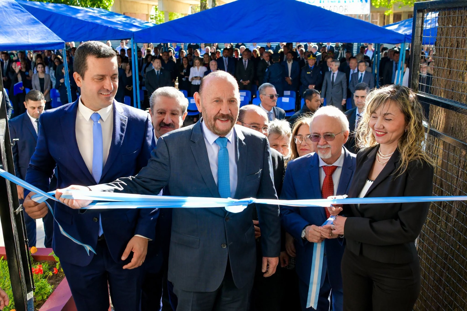 LAGUNA BLANCA VIVIÓ UNA JORNADA DE OBRAS Y ENTREGA DE VIVIENDAS
